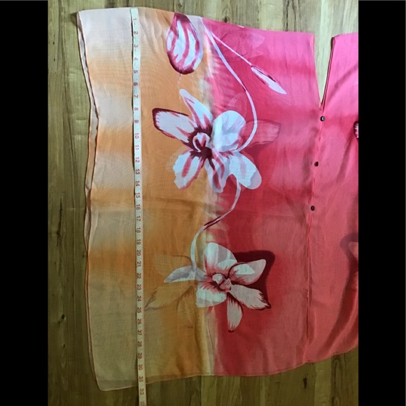 NWOT Floral Caftan Poncho Top - Picture 14 of 14